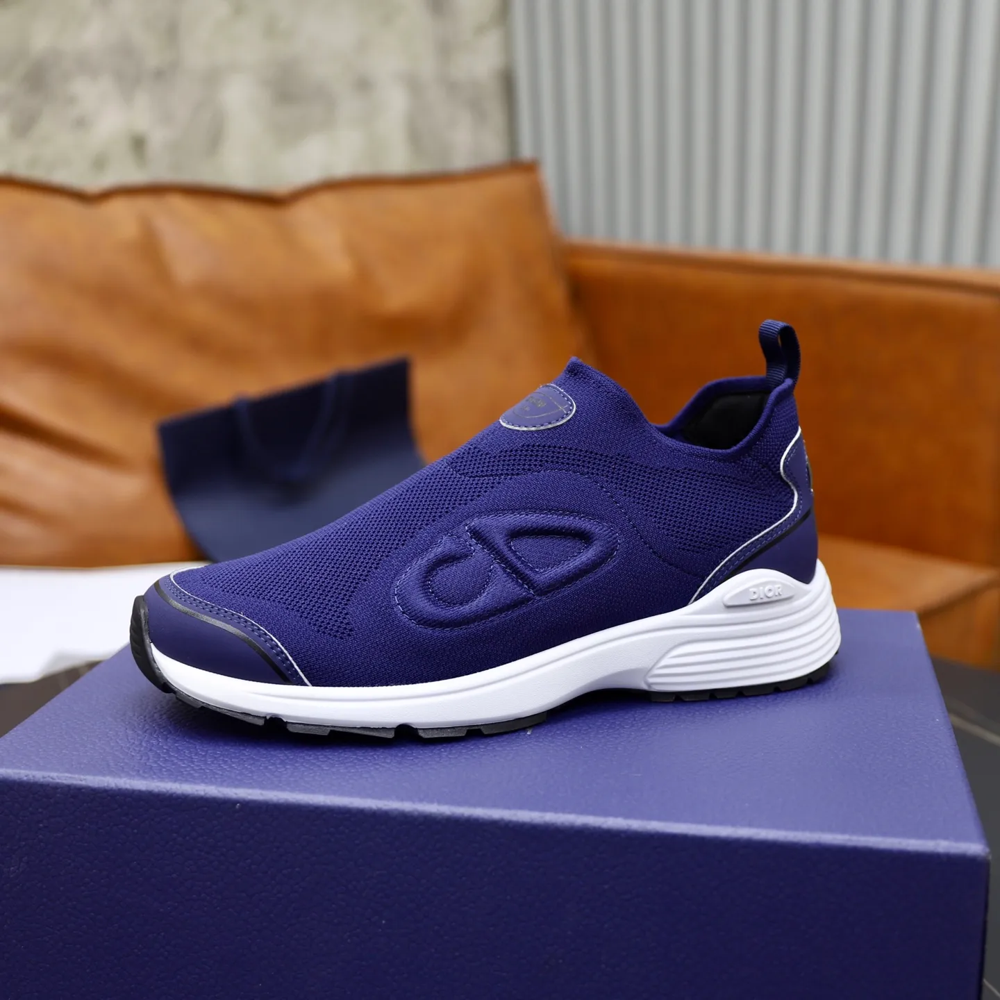 Ex-factory price: 520💰Dior B30’s latest hot model is shipped, the original version is manufactured 1:1 ▪️ Fabric: Original customized fly weave ▪️ Lining: Imported breathable mesh ▪️ Sole: Original molded non-slip outsole ▪️ Size: 38-46 (45 and 46 are custom-made and cannot be returned or exchanged)
